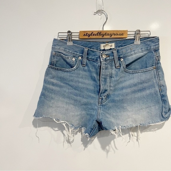 Madewell Relaxed Denim Shorts in Rosemount Wash: Destroyed Hem Edition - Picture 6 of 10